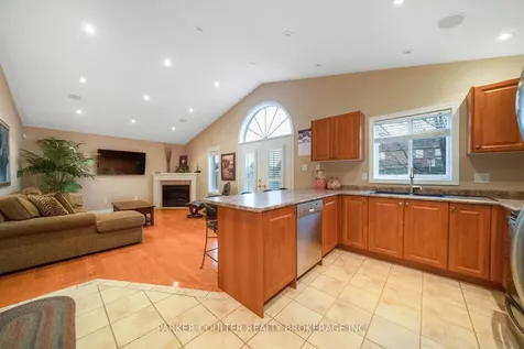 16 Player Drive Barrie ON L4M 6W1