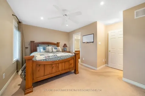 16 Player Drive Barrie ON L4M 6W1