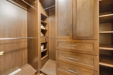 16 Player Drive Barrie ON L4M 6W1