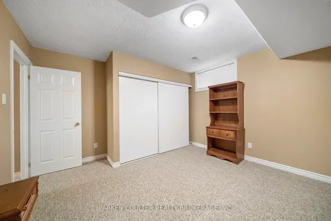 16 Player Drive Barrie ON L4M 6W1