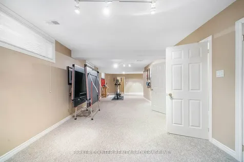 16 Player Drive Barrie ON L4M 6W1