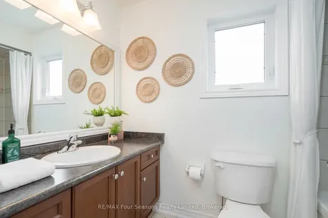 234 Dominion Drive Clearview ON L0M 1S0