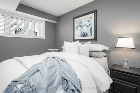 234 Dominion Drive Clearview ON L0M 1S0