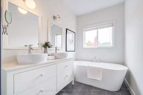 6 Callaway Court Barrie ON L4M 6V7