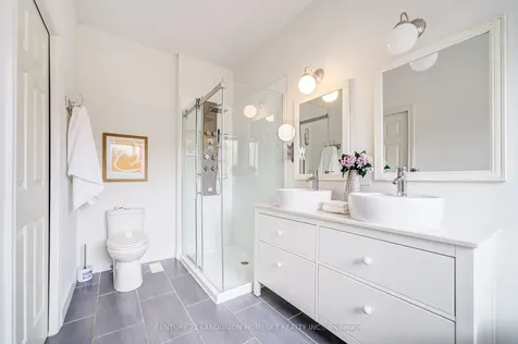 6 Callaway Court Barrie ON L4M 6V7