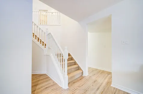 6 Callaway Court Barrie ON L4M 6V7