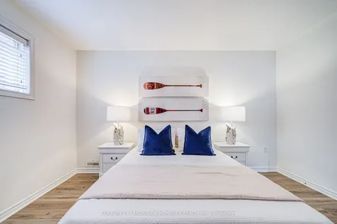 6 Callaway Court Barrie ON L4M 6V7