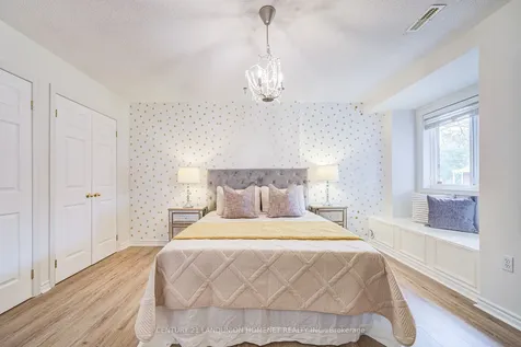 6 Callaway Court Barrie ON L4M 6V7