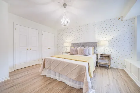 6 Callaway Court Barrie ON L4M 6V7