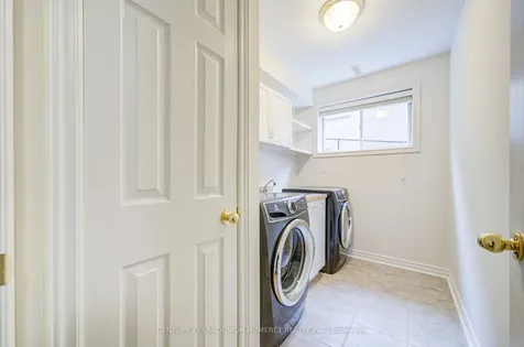 6 Callaway Court Barrie ON L4M 6V7