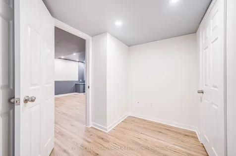 6 Callaway Court Barrie ON L4M 6V7