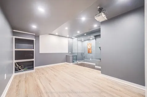 6 Callaway Court Barrie ON L4M 6V7