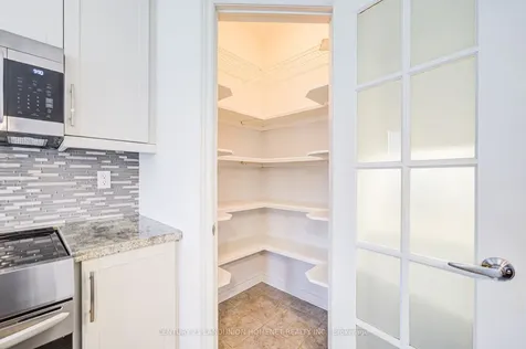 6 Callaway Court Barrie ON L4M 6V7