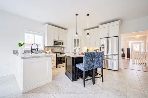 6 Callaway Court Barrie ON L4M 6V7