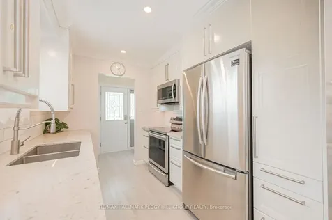 17a Cundles Road E Barrie ON L4M 5L1