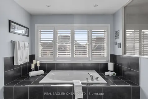 33 Royal Park Boulevard Barrie ON L4N 6M8