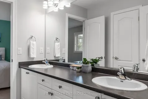 33 Royal Park Boulevard Barrie ON L4N 6M8