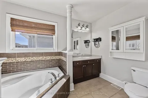 25 Regalia Way Barrie ON L4M 7H7