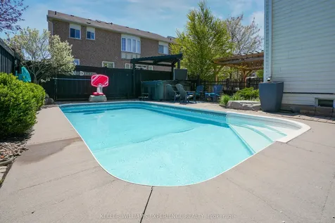 25 Regalia Way Barrie ON L4M 7H7