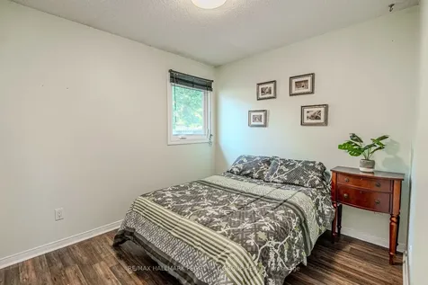 20 Shelley Lane Barrie ON L4N 4X8