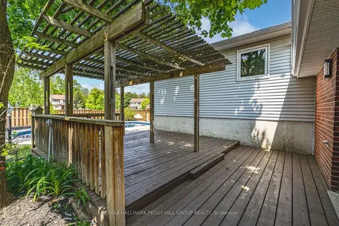 20 Shelley Lane Barrie ON L4N 4X8