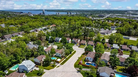 20 Shelley Lane Barrie ON L4N 4X8