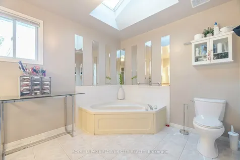 35 Jones Drive Barrie ON L4M 6H7