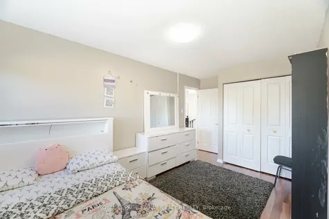 35 Jones Drive Barrie ON L4M 6H7