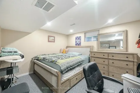 35 Jones Drive Barrie ON L4M 6H7