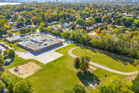 35 Jones Drive Barrie ON L4M 6H7