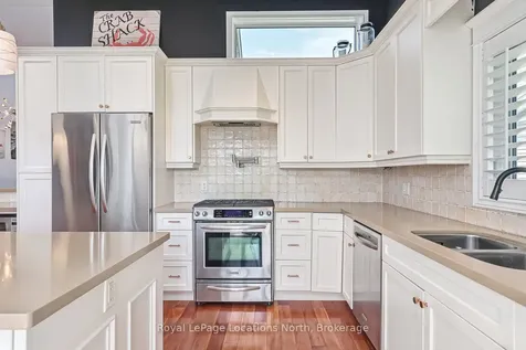 10 Mcintosh Gate Collingwood ON L9Y 5B6