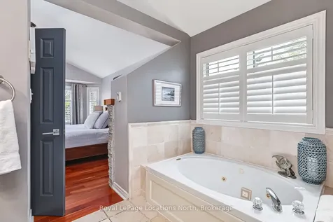 10 Mcintosh Gate Collingwood ON L9Y 5B6