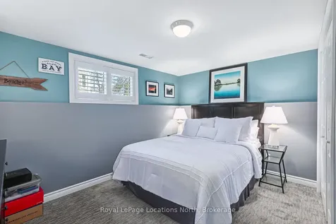 10 Mcintosh Gate Collingwood ON L9Y 5B6