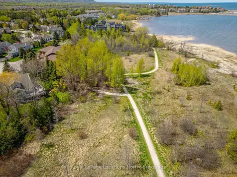 10 Mcintosh Gate Collingwood ON L9Y 5B6