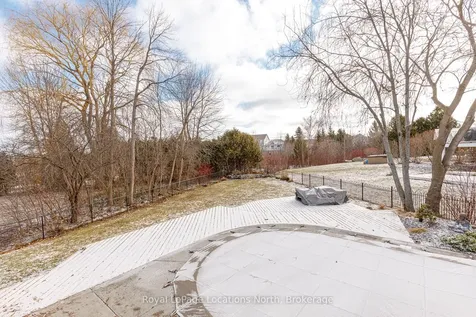 10 Mcintosh Gate Collingwood ON L9Y 5B6