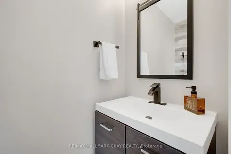 231 Mapleton Avenue Barrie ON L4N 8T3