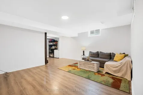 231 Mapleton Avenue Barrie ON L4N 8T3