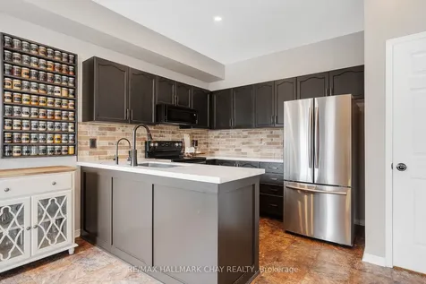 231 Mapleton Avenue Barrie ON L4N 8T3