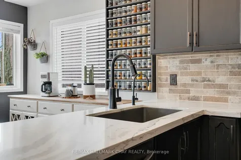 231 Mapleton Avenue Barrie ON L4N 8T3