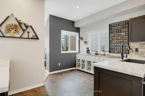 231 Mapleton Avenue Barrie ON L4N 8T3