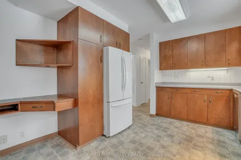 24 Clover Avenue Barrie ON L4N 3M6