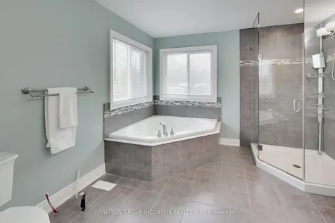 125 Jewel House Lane Barrie ON L4N 6E1