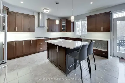 125 Jewel House Lane Barrie ON L4N 6E1