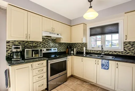 112 Diana Way Barrie ON L4M 7J2