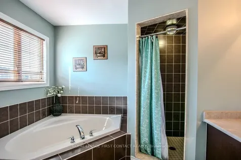 112 Diana Way Barrie ON L4M 7J2