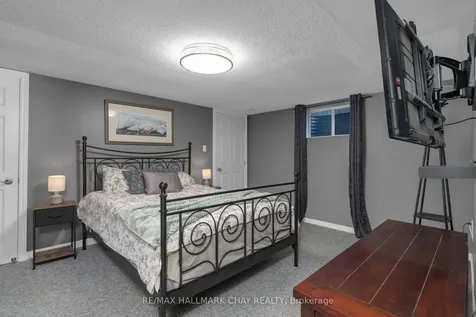 13 Coles Street Barrie ON L4N 5W8