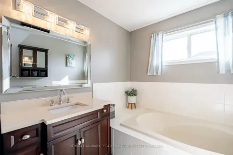 116 Leggott Avenue Barrie ON L4N 8W9