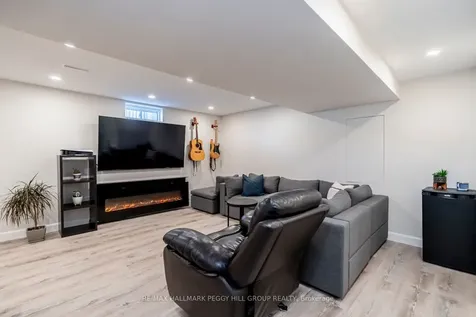 116 Leggott Avenue Barrie ON L4N 8W9