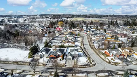 116 Leggott Avenue Barrie ON L4N 8W9