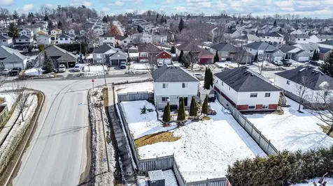 116 Leggott Avenue Barrie ON L4N 8W9